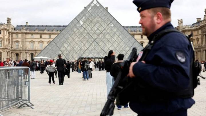 Museo del Louvre prefirió comprar más obras que mejorar la seguridad del recinto: Tribunal de Cuentas
