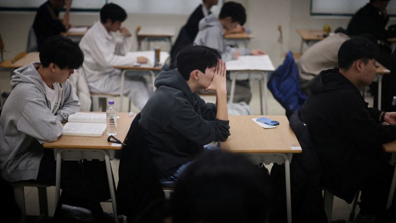South Korea bans flights as 500,000 take crucial university admission test