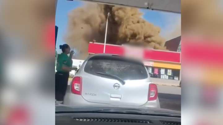 Incendio en Supermercado de Ixtapa, Puerto Vallarta Causa Alarma por Cercanía con Gasolinera