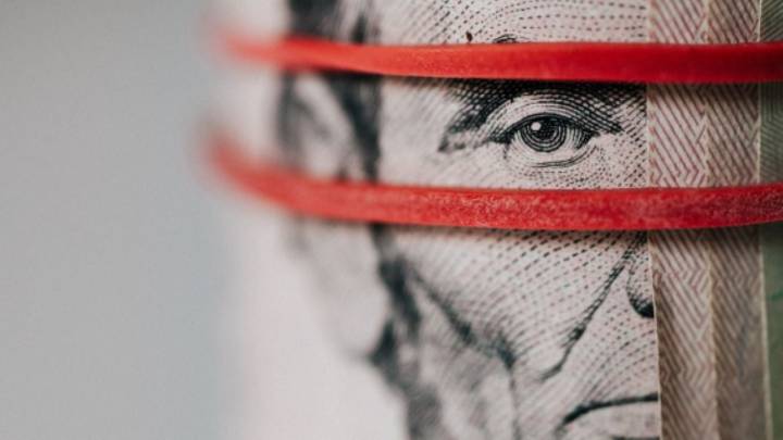 Peso pierde en pleno Día de la Revolución Mexicana: así arrancó el tipo de cambio