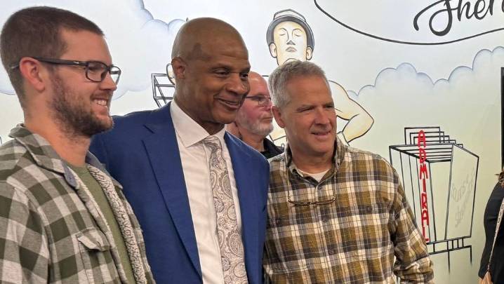 Former Mets star Darryl Strawberry thanks President Donald Trump for pardon during sermon at Tulsa church