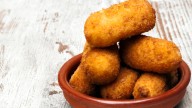 El fácil truco de Karlos Arguiñano para que no se rompan las croquetas al freírlas