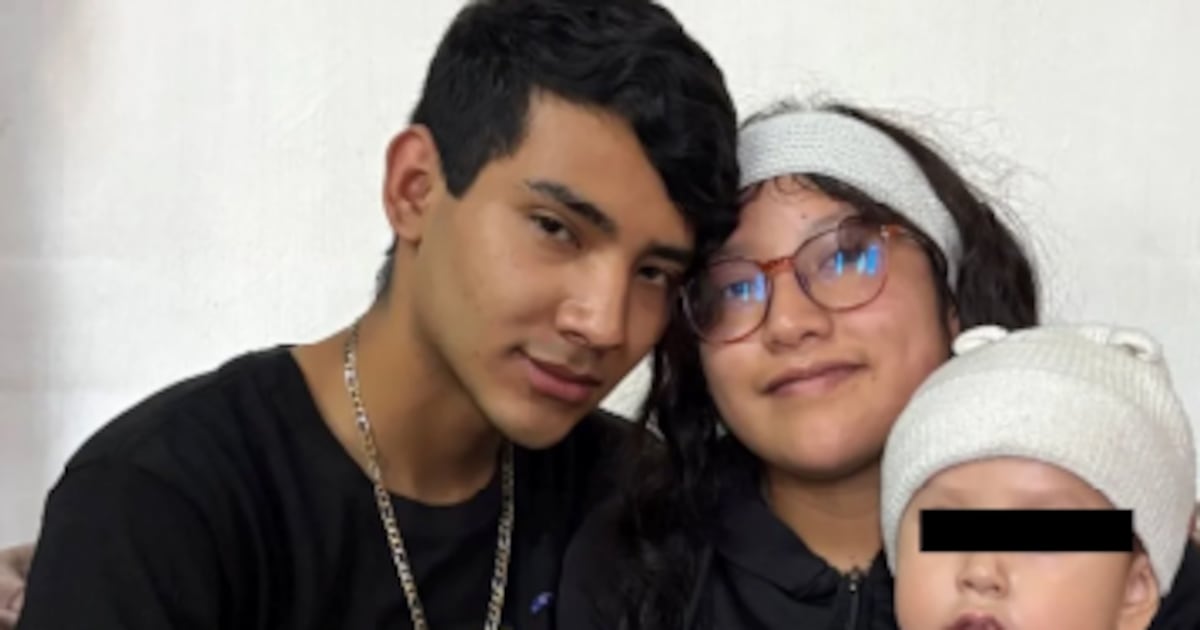 Niña sobreviviente del Puente de la Concordia regresa a México entre dudas por investigación