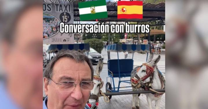 Un turista alemán hace 'beatboxing' junto a los burros de Mijas