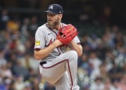 Aaron Sele seguira con los Bravos