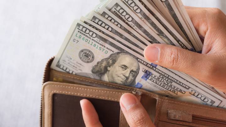 El precio del dólar terminó a la baja pero con poco movimiento: valor oficial del 4 de diciembre