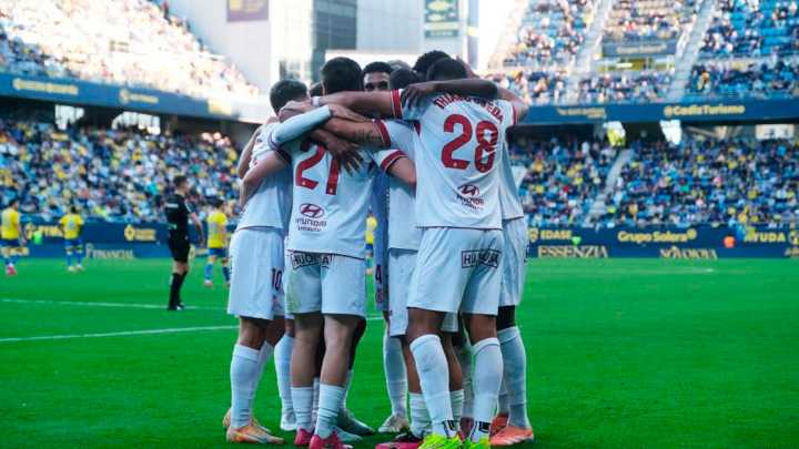 La Cultural sorprende en el Nuevo Mirandilla y saca al Cádiz del playoff