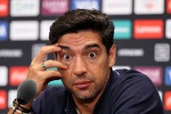 Se sacan chispas. Crespo y el DT de Palmeiras, en guerra dialéctica: del "con plata es más fácil" al "quien pagó fui yo"