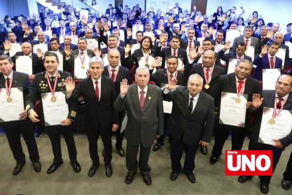 Rospigliosi propone inmunidad penal para policías y militares en ceremonía de homenaje a excombatientes