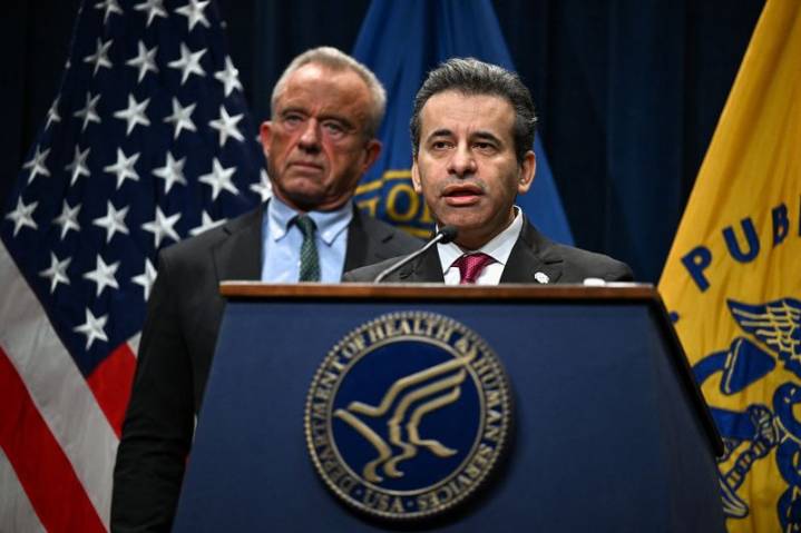 RFK Jr. discussed scaling back the role of FDA chief Makary, WSJ reports