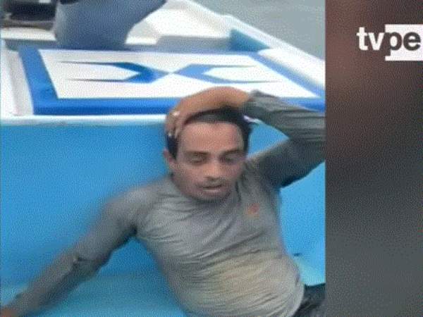 Tumbes: rescatan a pescador tras volcarse embarcación frente a Puerto Pizarro