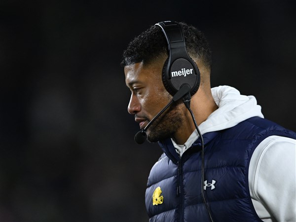 Notre Dame loses 2 defensive players to season