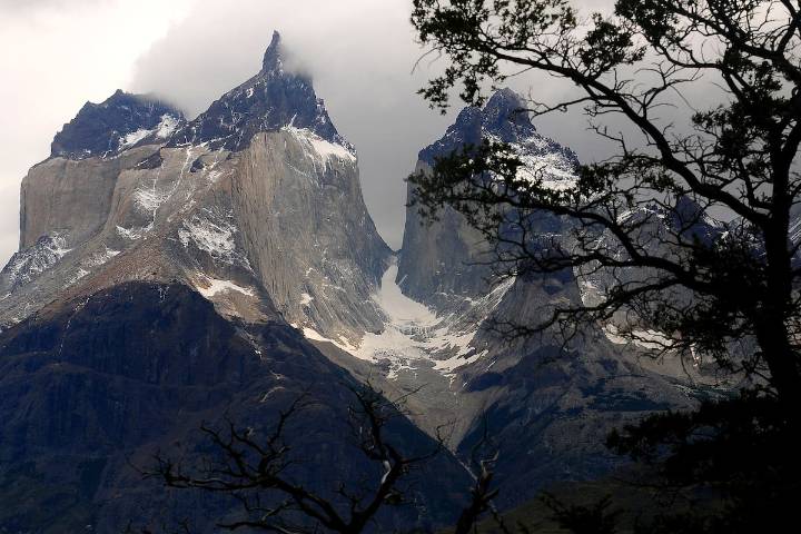 Confirman muerte de mujer rescatada en circuito O de las Torres del Paine: mantienen búsqueda de tercer excursionista