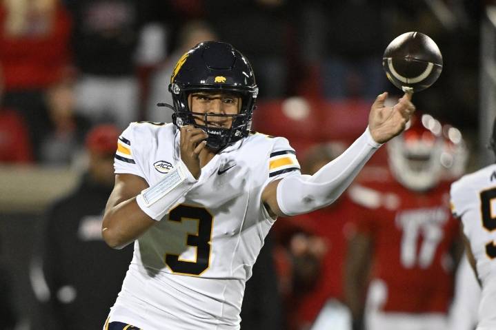 Deadspin | Cal pulls off road upset, handing No. 15 Louisville its second loss