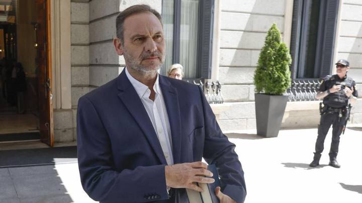 Ábalos se defiende tras su procesamiento: insiste ante el Supremo en revisar los "folios" que usó en Transportes y señala a Correos
