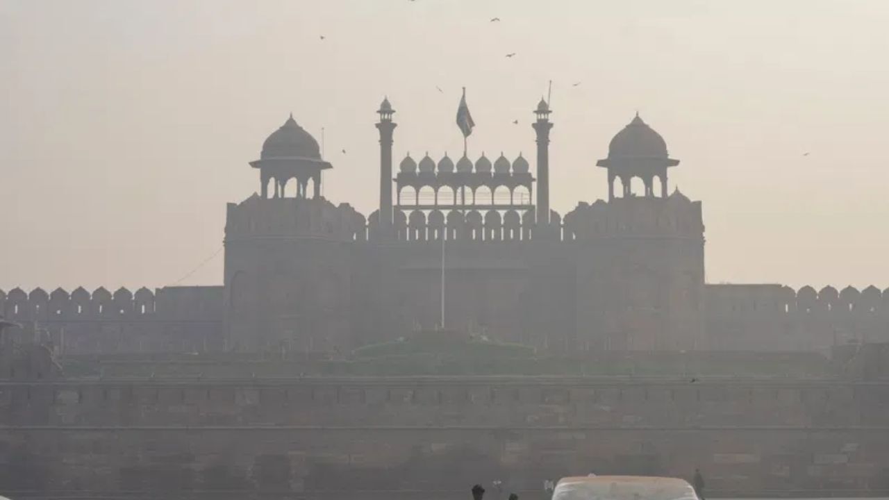 Delhi weather & AQI: ‘Very poor’ air persists with thick smog; GRAP II measures in effect