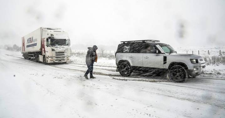 Whitby sees '14 inches of heavy snowfall' as key Yorkshire roads 'just passable'