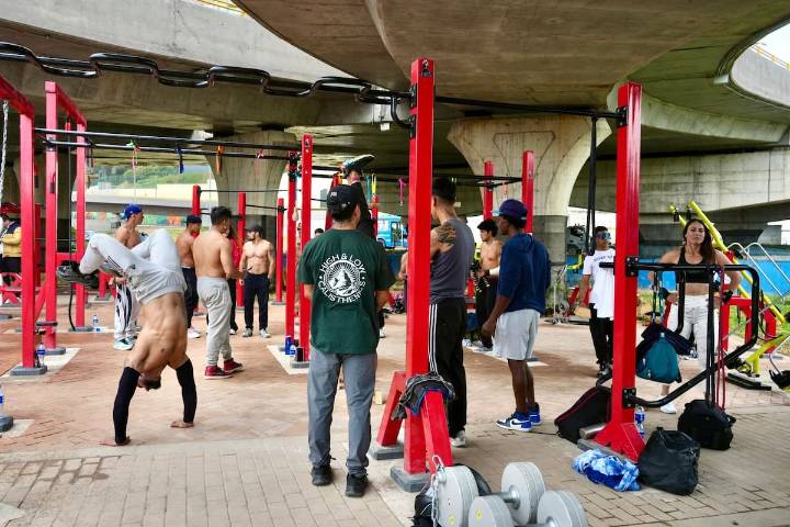 Gimnasio al aire libre y totalmente equipado en Bogotá: Ubicación y con entrada GRATIS