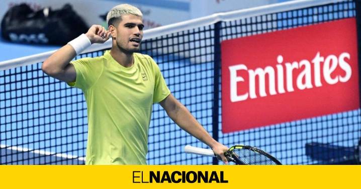 Alcaraz remonta a Fritz y se acerca a las semifinales de las ATP Finals