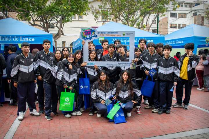 Cientos de escolares participaron en la gran feria vocacional y caboral en Lince
