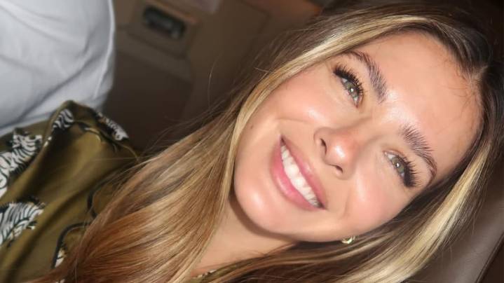 La China Suárez se fotografió con un pijama de lujo dentro del avión privado que la trajo a Buenos Aires