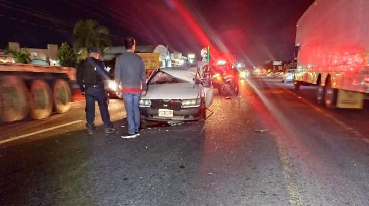 Choque en la México–Cuautla: Carro queda destruido tras chocar con Torton