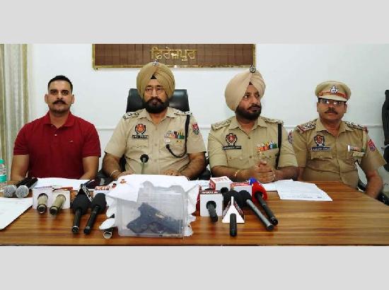 Police expose fake shooting plot in Ferozepur, arrest 5, recover illegal Glock [ FULL VIEW ]