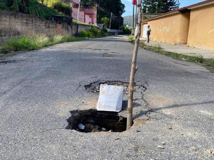 Piden reparación de la Av. Circunvalación de Valle Verde