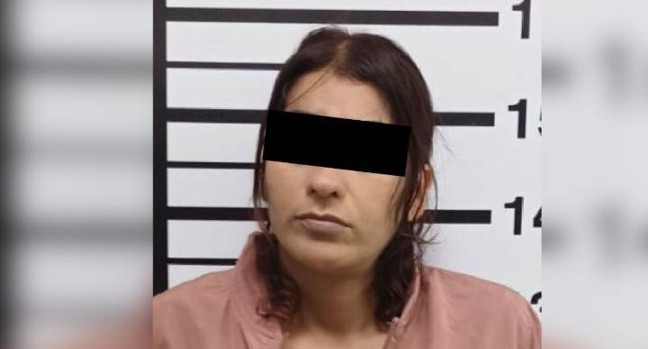 Detienen a mujer en hotel con orden por robo calificado