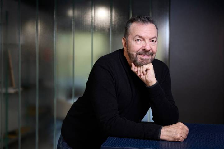 Alan Ball, guionista: “Cuando tenía 13 años iba en coche con mi hermana, chocamos, murió delante de mí, y el mundo se dividió”