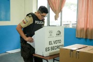 Ecuador moviliza a 118.000 militares y policías por el referéndum de este domingo