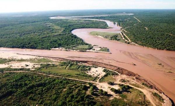 Vialidad Provincial avanza con obras hídricas clave en el río Pilcomayo