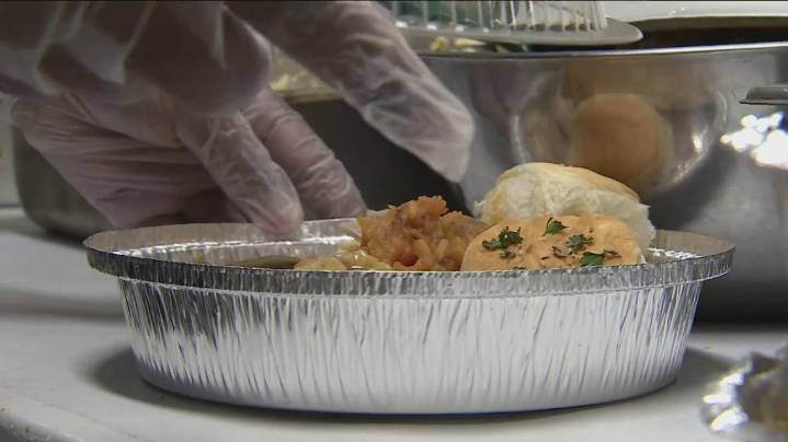 Minnesota woman cooks Thanksgiving meal for more than 100 people who are homeless