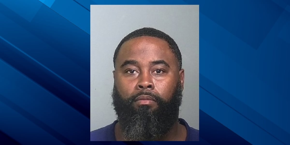 Bayshore High football coach charged with soliciting sex with student