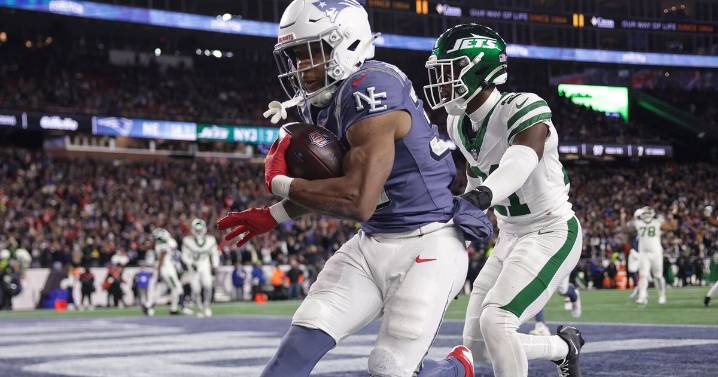 TreVeyon Henderson scores 3 TDs, Patriots beat Jets 27