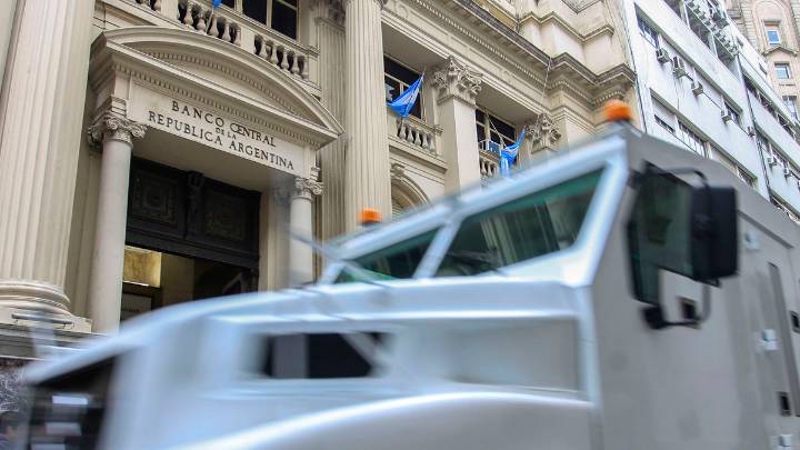 Es el tesoro el que debe acumular reservas