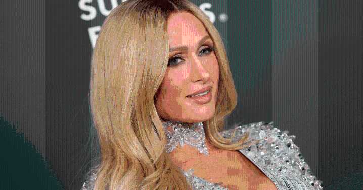 Paris Hilton’s Dress So Sparkly You Can See It From Miles Away