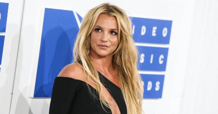 Britney Spears 'Spirals Out of Control' As Pals Fear For Singer