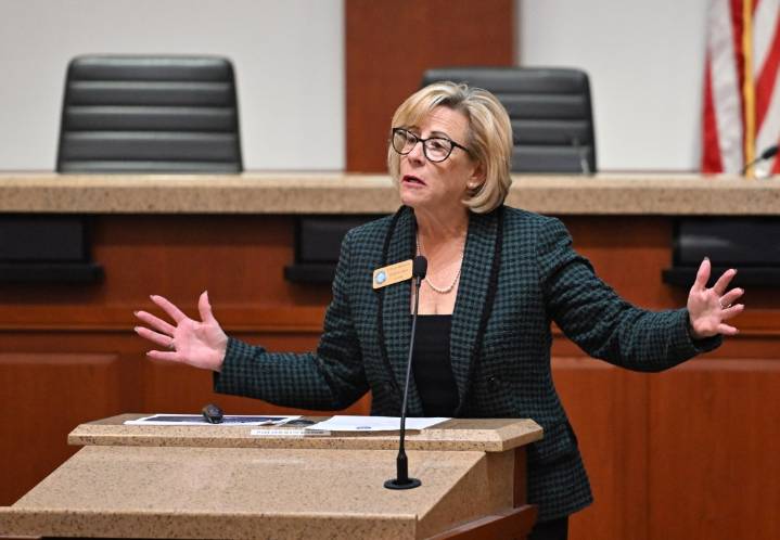 Murrieta residents air safety concerns after couple stabbed in home