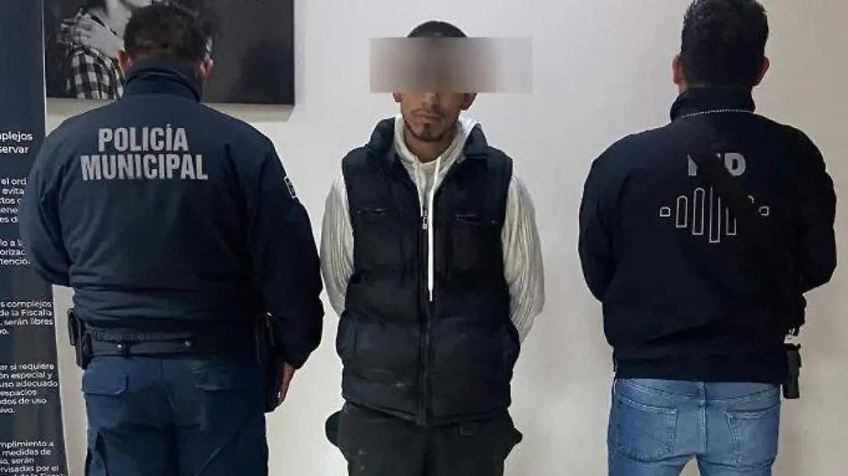 Tenía cuentas pendientes con la ley y cayó al tirar basura