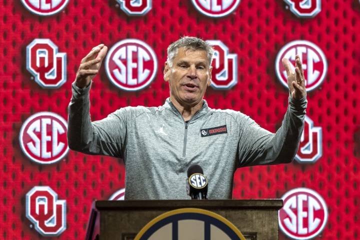 Deadspin | Kuol Atak, Oklahoma speed past Saint Francis in second half