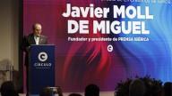 Javier Moll recibe en Vigo la Medalla de Oro de los empresarios gallegos: "A mí solo me corresponde la mitad; la otra, a mi esposa Arantza"