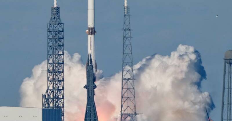 Blue Origin launches rocket carrying NASA craft to Mars