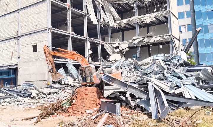 HYDRAA Launches Major Demolition Drive, Clears Illegal Constructions in Gachibowli