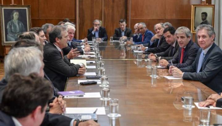 Caputo se reunió con empresas británicas y anticipó que 2026 “será un año espectacular"