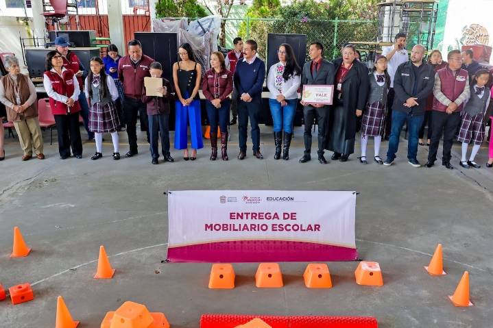 133 escuelas en Morelos, Villa del Carbón y Nicolás Romero reciben mobiliario para mejorar las condiciones de aprendizaje