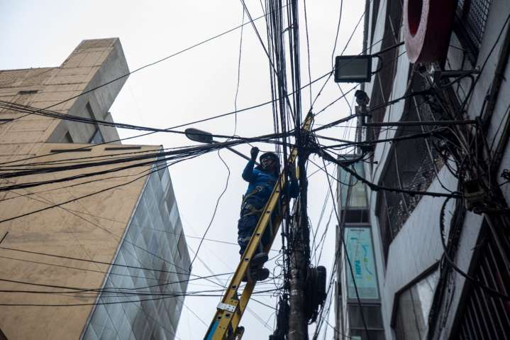 Prolima libera de cables aéreos en Mesa Redonda, Mercado Central y el Triángulo de Grau