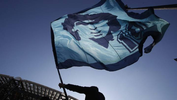 El recuerdo de Maradona, presente en primer show de Oasis en Argentina