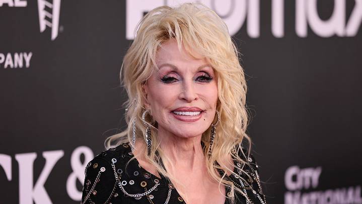 Dolly Parton Shares Thanksgiving Message After Health Rumors, Concerns