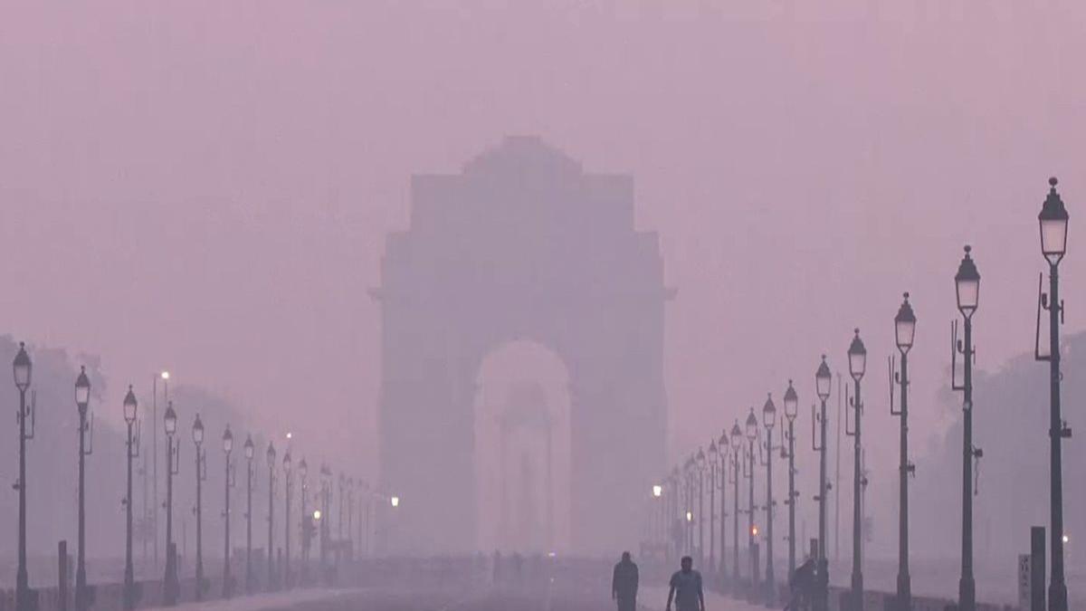 Delhi AQI stays 'very poor'; 6 monitoring stations record 'severe' pollution above 400
